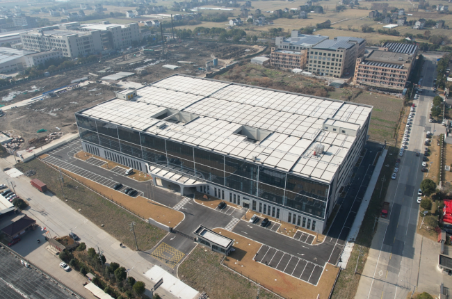 曉誠(chéng)精工 × 中揚(yáng)立庫(kù)：8000+貨位 + 雙堆垛機(jī)！定制化立體倉(cāng)庫(kù)破解倉(cāng)儲(chǔ)堵點(diǎn)